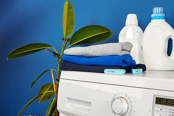 포토 JPG 해외이미지 옷 실내 사람없음 빨래 세제 파란배경 드럼세탁기 해외포토 백그라운드 가사 내부 파란색 세탁기 파일형식 이미지허브