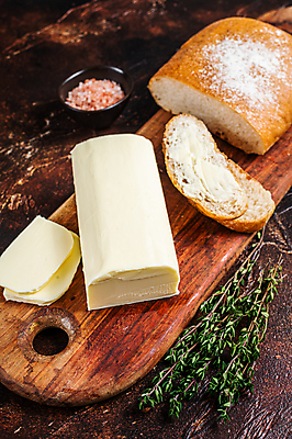 포토 JPG 해외이미지 식재료 실내 사람없음 바게트 허브 버터 나무도마 나무배경 해외포토 식물 빵 백그라운드 도마 내부 목재 파일형식 이미지허브