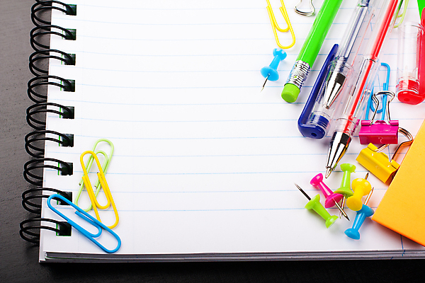 포토 JPG 해외이미지 템플릿 학생 라이프스타일 교육 종이 백그라운드 장신구 교실 학교 수업 문구용품 창조 사람없음 책 학습 컬러풀 연필 펜 다이어리 검은색 공책 활발 장비 흰색 도구 가르침 변화 연도 신학기 시작 그림 문서 크레파스 페이지 시트 카피스페이스 국경 해외포토 컬러 컨셉 학용품 생활 필기구 사무용품 공백 오브젝트 파일형식 이미지허브