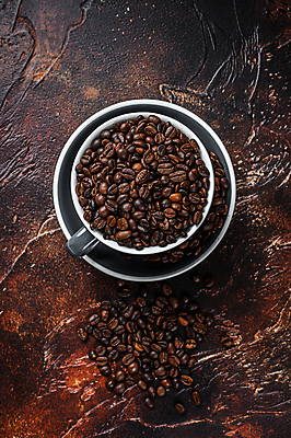 포토 JPG 해외이미지 실내 사람없음 하이앵글 원두 커피잔 가득함 담기 갈색배경 해외포토 커피 뷰포인트 백그라운드 모션 잔 내부 갈색 파일형식 이미지허브