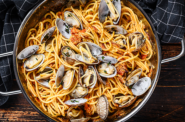 포토 JPG 해외이미지 검은배경 조개 실내 사람없음 해물요리 냄비 천 해산물 해물파스타 해외포토 음식 백그라운드 어패류 파스타 내부 검은색 직물 솥 파일형식 이미지허브