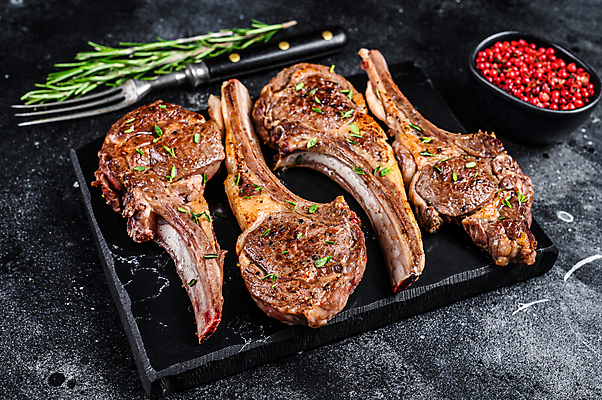 포토 JPG 해외이미지 검은배경 실내 사람없음 일렬 양고기 돌판 양갈비 양고기구이 해외포토 백그라운드 육류 내부 검은색 돌_바위 구이 파일형식 이미지허브