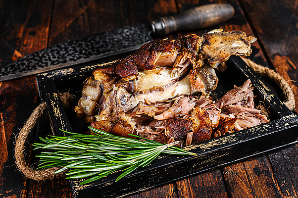 포토 JPG 해외이미지 전통 접시 음식 백그라운드 포크 탁자 뼈 육류 돼지고기 요리 사람없음 목재 검은색 식사 저녁식사 시골 돼지 칼 그릴 자르기 굽기 머스터드 준비 햄 무릎 체코 점심식사 바이에른사람 해외포토 나무 식기 유럽 컬러 가구 식재료 재료 포유류 모션 주방용품 신체부위 소스_음식 구이 파일형식 이미지허브