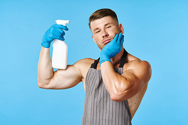 포토 JPG 해외이미지 백인 남자 가사 한명 들기 손짓 상반신 성인 앞치마 청소 파란배경 근육질 고무장갑 분무기 감싸기 성인남자한명만 해외포토 서양인 1 장갑 백그라운드 모션 근육 사람 파란색 몸매 고무 남자한명만 성인남자만 파일형식 이미지허브