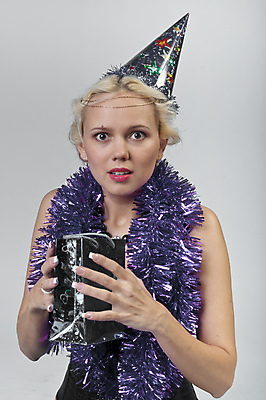 포토 JPG 해외이미지 백인 1 전통 라이프스타일 여자 행복 포즈 크리스마스 휴가 선물 한명 미소 웃음 사람 인종 20대 성인 장식 유행 축제 흰색 축하 잡기 화려 12월 흥분 스타일 해외포토 서양인 기념일 감정 컬러 컨셉 모션 표정 청년 생활 날짜 파일형식 이미지허브