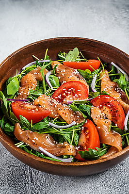 포토 JPG 해외이미지 토마토 채소 실내 사람없음 흰배경 연어 나무그릇 연어샐러드 연어요리 해외포토 그릇 음식 백그라운드 어류 내부 목재 샐러드 흰색 파일형식 이미지허브