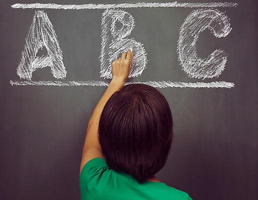 포토 JPG 해외이미지 1 손 알파벳 영어 여자 교육 컨셉 비즈니스 텍스트 통신 학교 수업 사람 성인 사람없음 교사 칠판 정보 가리킴 비즈니스우먼 편지 분필 포인트 해외포토 직업 문자 손짓 신체부위 금융 직장인 초크 파일형식 이미지허브