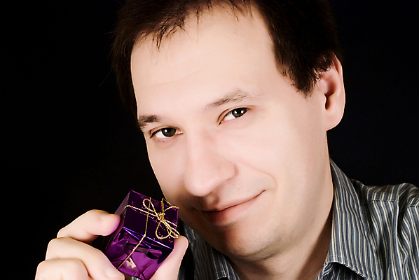 포토 JPG 해외이미지 모델 모자 1 응시 남자 행복 얼굴 크리스마스 겨울 근육 휴가 새로움 선물 한명 미소 사람 성인 옆모습 빨간색 뷰티 산타클로스 유행 흰색 축하 피부 해외포토 시선 잡화 계절 기념일 감정 뷰포인트 컬러 컨셉 표정 신체부위 파일형식 이미지허브