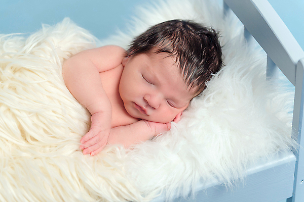 포토 JPG 해외이미지 남자 아들 한명 옆모습 침대 아기 신생아 잠 남자아기한명만 해외포토 1 뷰포인트 가구 가족 사람 남자한명만 남자아기만 파일형식 이미지허브