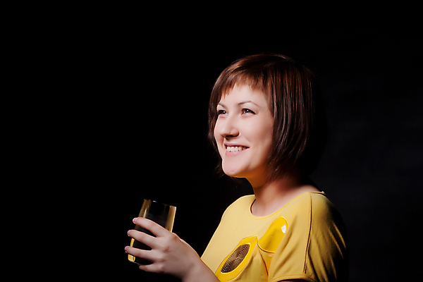 포토 JPG 해외이미지 1 손 웰빙 여자 얼굴 음료 셔츠 신체 유리 갈색머리 건강 관리 한명 미소 사람 성인 물 뷰티 노란색 검은색 활발 마시기 흰색 신선 잡기 액체 재산 유혹 순수 상쾌 해외포토 자연요소 헤어스타일 감정 컬러 컨셉 상의 모션 재질 표정 신체부위 금융 파일형식 이미지허브