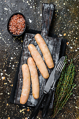 포토 JPG 해외이미지 실내 사람없음 하이앵글 소시지 나무도마 백리향 나무배경 핑크솔트 해외포토 뷰포인트 백그라운드 도마 내부 목재 가공식품 소금 파일형식 이미지허브