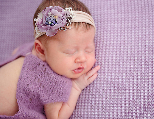 포토 JPG 해외이미지 여자 한명 사람 귀여움 아기 신생아 머리띠 잠 담요 니트 만족 여자아기한명만 안락 해외포토 1 감정 컨셉 상의 장신구 여자한명만 여자아기만 파일형식 이미지허브