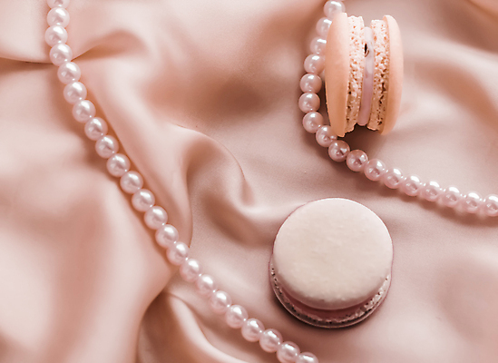 포토 JPG 해외이미지 디저트 실내 사람없음 달콤 실크 진주 마카롱 분홍색배경 해외포토 음식 분홍색 백그라운드 내부 직물 맛 보석 파일형식 이미지허브