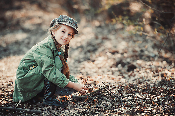 포토 JPG 해외이미지 나무 백인 라이프스타일 공원 여자 행복 야생동물 어린이 자연 한명 사람 소년 야외 목재 초록색 수확 숲 작음 모닥불 발견 캡모자 해외포토 서양인 식물 동물 모자_잡화 1 공공시설 남자 감정 컬러 농업 재료 불 생활 크기 생태계 파일형식 이미지허브