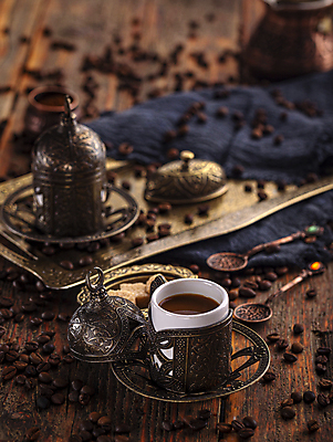 포토 JPG 해외이미지 전통 문화 커피 음료 백그라운드 탁자 아침 콩 손잡이 동양인 사람없음 목재 컵 금속 어둠 힘 카페 수확 신선 뜨거움 클래식 중앙 맛 냄비 작음 설탕 서비스 상쾌 아로마 에스프레소 동쪽 칠면조 내추럴 백자 아랍어 카페인 스타일 튀르키예 해외포토 주간 나무 식기 감정 아시아 가구 컨셉 농업 재료 재질 조류 곡류 인종 상점 도자기 솥 크기 방향 파일형식 이미지허브