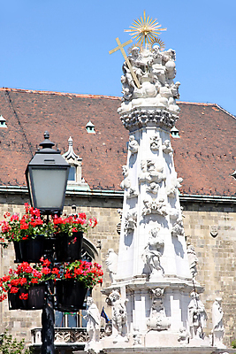 포토 JPG 해외이미지 유럽 기독교 종교 건축양식 자동차 미술 사람없음 야외 조각상 교회 천주교 기둥 도시 중세 역사 성자 신성 타운 헝가리 천연기념물 바로크 부다페스트 해외포토 건축 나라 육상교통 종교건축 문화예술 건물 조형물 동유럽 파일형식 이미지허브