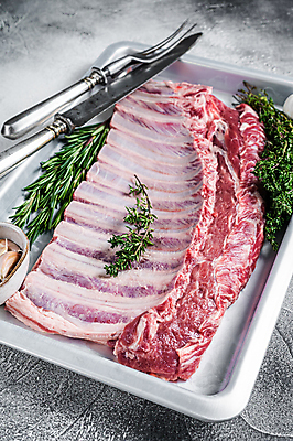 포토 JPG 해외이미지 식재료 회색배경 쟁반 실내 생고기 사람없음 허브 날것 양고기 양갈비 해외포토 식물 백그라운드 육류 내부 회색 파일형식 이미지허브