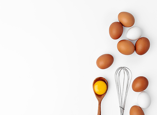포토 JPG 해외이미지 실내 사람없음 계란 흰배경 거품기 노른자 나무숟가락 카피스페이스 해외포토 백그라운드 주방용품 내부 알 숟가락 공백 흰색 파일형식 이미지허브