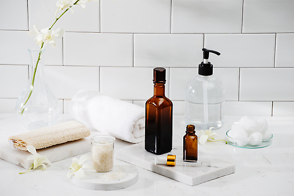 포토 JPG 해외이미지 꽃 줄기 실내 사람없음 수건 꽃병 스파 화장품 솜 흰배경 대리석 스파용품 수세미 공병 앰플 에스테틱 해외포토 식물 백그라운드 재료 내부 위생용품 뷰티 흰색 오브젝트 병_담는 파일형식 이미지허브