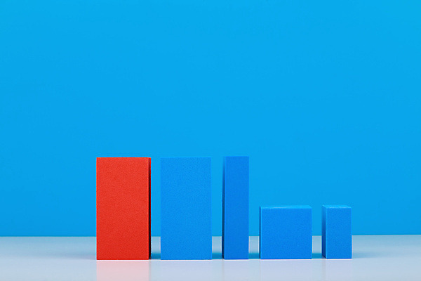 포토 JPG 해외이미지 스튜디오촬영 비즈니스 실내 사람없음 빨간색 파란색 오브젝트 파란배경 정사각형 일렬 직사각형 리더쉽 입체도형 목업 해외포토 도형 컬러 백그라운드 내부 입체 파일형식 이미지허브