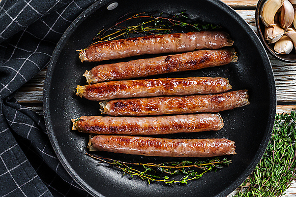 포토 JPG 해외이미지 실내 사람없음 하이앵글 프라이팬 소시지 소시지구이 해외포토 뷰포인트 주방용품 내부 가공식품 구이 파일형식 이미지허브