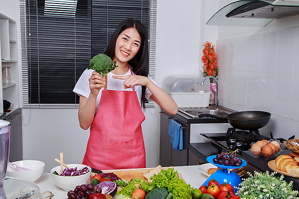포토 JPG 해외이미지 라이프스타일 손 여자 행복 음식 다이어트 채소 태국 한국 건강 식이요법 요리 한명 미소 사람 동양인 초록색 주방 일본 식사 중국 샐러드 신선 잡기 몸무게 상추 브로콜리 먹기 계산대 유기농 주부 섬유 비타민 바이오 적자 채식주의자 많음 디톡스 해외포토 1 웰빙 감정 아시아 컬러 컨셉 모션 표정 인종 생활 신체부위 직물 채식 영양소 파일형식 이미지허브