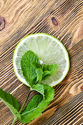 포토 JPG 해외이미지 음료 음식 조각 백그라운드 잎 다이어트 과일 재료 자연 탁자 귤 건강 요리 사람없음 목재 초록색 노란색 침묵 주스 껍질 신선 그룹 자르기 먹기 레몬 민트 유기농 날것 슬라이스 향기 라임 비타민 내추럴 숙성 이국적 해외포토 나무 식물 웰빙 컬러 가구 모션 소리 허브 생태계 냄새 영양소 파일형식 이미지허브