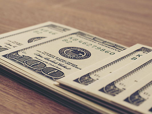 포토 JPG 해외이미지 종이 백그라운드 컨셉 지폐 돈 비즈니스 성공 사람없음 목재 초록색 금융 쌓기 달러 미국 흰색 심볼 투자 이익 대출 많음 해외포토 나무 컬러 북아메리카 재료 모션 경제 재산 파일형식 이미지허브