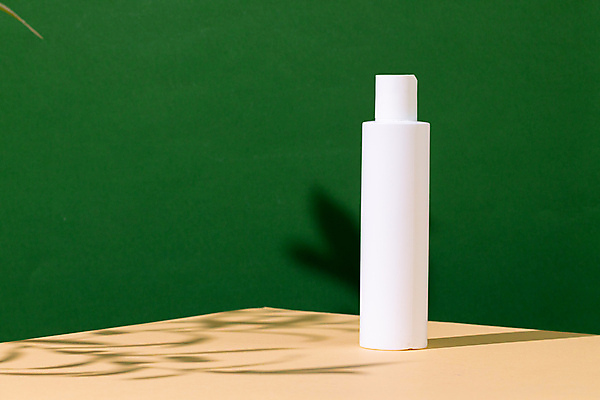 포토 JPG 해외이미지 실내 그림자 사람없음 한개 뷰티 화장품 오브젝트 스킨케어 공병 목업 초록배경 해외포토 1 백그라운드 내부 초록색 병_담는 파일형식 이미지허브