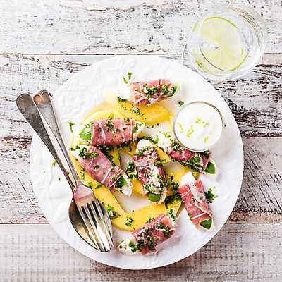 포토 JPG 해외이미지 음식 사람없음 아침식사 물컵 햄 바질 요거트 모짜렐라치즈 인퓨즈드워터 해외포토 치즈 유제품 육류 컵 식사 파일형식 이미지허브