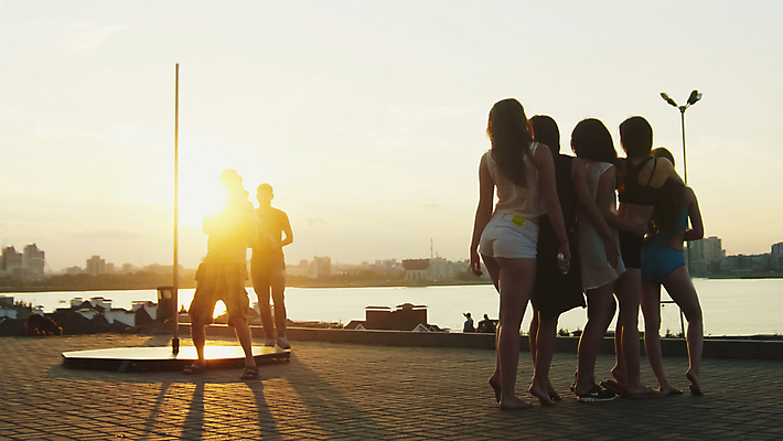 포토 JPG 해외이미지 라이프스타일 여자 행복 포즈 통신 하늘 휴가 함께함 매달리기 미소 사람 여러명 여름 친구 청춘 태양 파티 카메라 사진촬영 우정 추위 춤 그룹 선탠 결합 스마트 그림 봉 나눔 해외포토 자연요소 계절 감정 다수 컨셉 관계 모션 문화예술 표정 이벤트 생활 전자제품 촬영 파일형식 이미지허브
