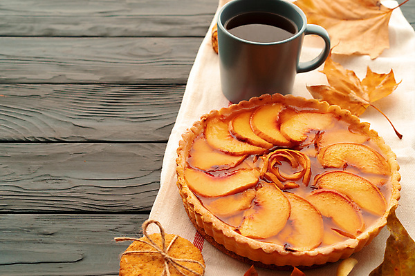 포토 JPG 해외이미지 커피 낙엽 디저트 실내 사람없음 머그컵 달콤 애플파이 나무배경 해외포토 음료 음식 백그라운드 잎 내부 컵 맛 파이_빵 파일형식 이미지허브