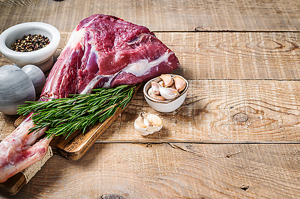 포토 JPG 해외이미지 식재료 실내 마늘 생고기 사람없음 날것 양고기 로즈메리 나무배경 해외포토 백그라운드 채소 육류 내부 허브 파일형식 이미지허브