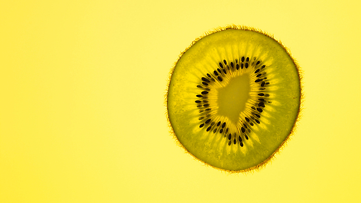 포토 JPG 해외이미지 단면 실내 키위 사람없음 신선 달콤 노란배경 카피스페이스 해외포토 백그라운드 과일 내부 노란색 공백 맛 파일형식 이미지허브