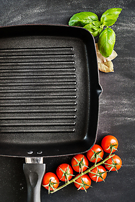 포토 JPG 해외이미지 식기 음식 백그라운드 잎 토마토 채소 가정 자연 탁자 주방용품 건강 손잡이 요리 사람없음 빨간색 초록색 노란색 금속 주방 검은색 식사 장비 튀김 흰색 기구 신선 만 프라이팬 그릴 농부 철 오브젝트 질감 정사각형 성분 바질 바비큐립 내추럴 철강 해외포토 도형 식물 직업 컬러 가구 생활용품 재질 바비큐 생태계 파일형식 이미지허브