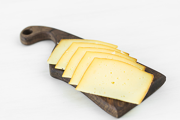 포토 JPG 해외이미지 치즈 사람없음 안주 슬라이스 나무도마 플레이팅 해외포토 유제품 도마 목재 상차림 파일형식 이미지허브