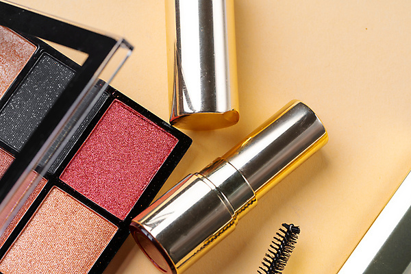 포토 JPG 해외이미지 실내 근접촬영 사람없음 뷰티 립스틱 오브젝트 아이섀도 노란배경 해외포토 뷰포인트 백그라운드 내부 노란색 화장품 파일형식 이미지허브