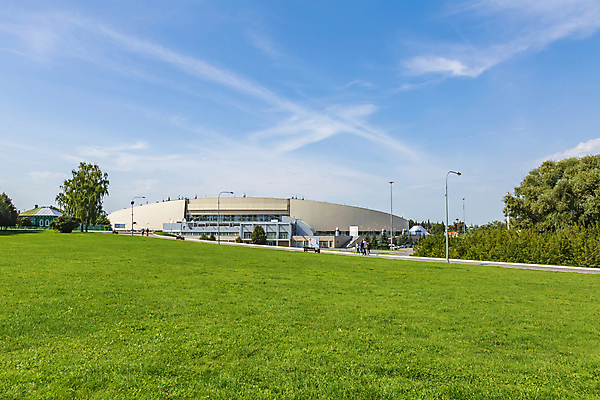 포토 JPG 해외이미지 외관 유럽 벽 스포츠 백그라운드 건축양식 하늘 거리 잔디 사람없음 야외 건물 초록색 여름 파란색 경쟁 경기장 스케이트 바위 흰색 도시 센터 러시아 타운 러시아인 복잡 해외포토 서양인 식물 건축물 계절 건축 나라 스포츠용품 컬러 컨셉 스포츠시설 돌_바위 파일형식 이미지허브