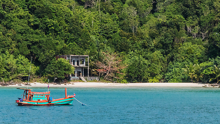 포토 JPG 해외이미지 섬 휴가 주택 사람없음 야외 초록색 파란색 평화 수영 활발 어선 보트 숲 캄보디아 석호 파라다이스 해외포토 아시아 컬러 컨셉 배_교통 건물 수상스포츠 파일형식 이미지허브