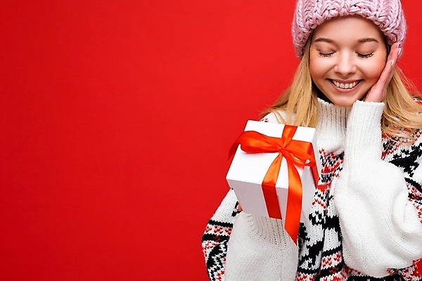 포토 JPG 해외이미지 여자 행복 휴가 선물 한명 미소 이벤트 선물상자 상자 유행 놀람 기쁨 흥분 스타일 해외포토 1 감정 표정 사람 파일형식 이미지허브