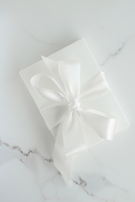 포토 JPG 해외이미지 리본 포장 사람없음 선물상자 한개 흰색 오브젝트 대리석 해외포토 1 컬러 재료 선물 상자 파일형식 이미지허브