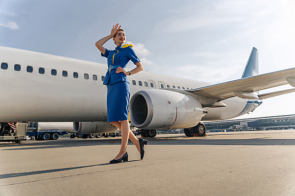 포토 JPG 해외이미지 주간 전신 여자 허리손 포즈 하늘 비행기 한명 서기 성인 야외 옆모습 승무원 항공 성인여자한명만 해외포토 자연요소 직업 1 뷰포인트 항공교통 모션 대중교통 사람 여자한명만 성인여자만 파일형식 이미지허브