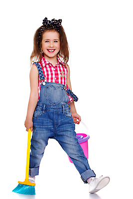 포토 JPG 해외이미지 백인 1 라이프스타일 여자 교육 행복 어린이 가사 장난 놀이 바닥 한명 미소 사람 장난감 유치원 방 장비 흰색 공구 청바지 표현 잡기 붓 업무 빗자루 청소 양동이 활 고립 헬프 해외포토 서양인 감정 컬러 바지 모션 표정 생활 도구 작업 도움 청소도구 파일형식 이미지허브