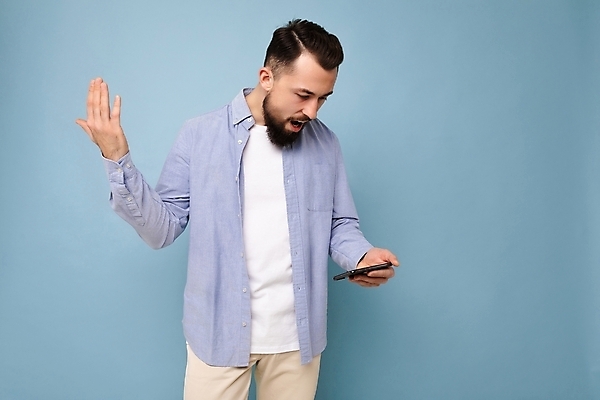 포토 JPG 해외이미지 인터넷 통신 수염 한명 스마트폰 핸드폰 웹 타이핑 네트워크 서핑 메시지 연결 전화기 알림 온라인 전송 소통 문자메시지 채팅 사용자 해외포토 1 컨셉 사람 전자제품 스마트기기 수상스포츠 파일형식 이미지허브