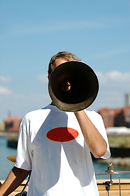 포토 JPG 해외이미지 남자 컨셉 통신 말하기 서기 사람 성인 사람없음 파란색 확성기 소리 외침 자유 정보 흰색 표현 잡기 업무 발표 메시지 뉴스 리더 방송 부름 시끄러움 열광 목소리 소통 비명 해외포토 컬러 모션 작업 파일형식 이미지허브