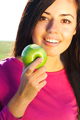 포토 JPG 해외이미지 백인 구름 학생 라이프스타일 여자 꽃 행복 음식 밭 과일 자연 하늘 휴식 한명 미소 사람 소녀 초원 성인 야외 초록색 파란색 햇빛 태양 뷰티 우정 기쁨 자유 전원 그룹 사과 만족 단절 해외포토 자연요소 서양인 식물 1 감정 어린이 컬러 컨셉 농업 표정 생활 친구 전기에너지 생태계 파일형식 이미지허브