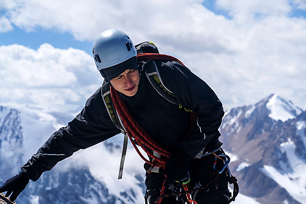 포토 JPG 해외이미지 주간 라이프스타일 남자 캐나다 겨울 산 한명 상반신 성인 야외 앞모습 여행객 미국 추위 헬멧 알프스 등반장비 백패커 성인남자한명만 설산 해외포토 자연요소 1 계절 유럽 뷰포인트 북아메리카 사람 생활 보호장비 등산용품 남자한명만 성인남자만 파일형식 이미지허브