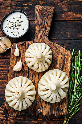 포토 JPG 해외이미지 마늘 사람없음 하이앵글 허브 만두 로즈메리 나무도마 소스그릇 나무배경 해외포토 식물 그릇 음식 뷰포인트 백그라운드 채소 도마 목재 파일형식 이미지허브