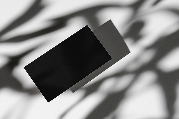 포토 JPG 해외이미지 종이 명함 실내 그림자 사람없음 검은색 카드 목업 해외포토 컬러 내부 파일형식 이미지허브