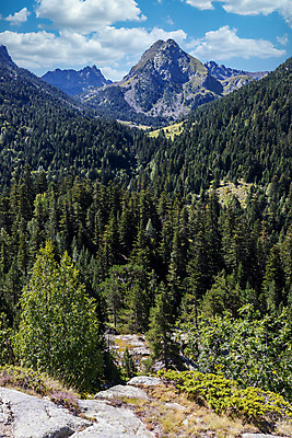 포토 JPG 해외이미지 나무 공원 유럽 도로 호수 여행 자연 하늘 산 파노라마 사람없음 야외 초록색 물 여행객 평화 계곡 고요 등산 트래킹 하이킹 시골 소나무 스페인 숲 내추럴 산악지대 삼림지대 스페인어 절정 지리 해외포토 자연요소 식물 공공시설 나라 길 컬러 컨셉 교통시설 레저 촬영기법 사람 생태계 파일형식 이미지허브